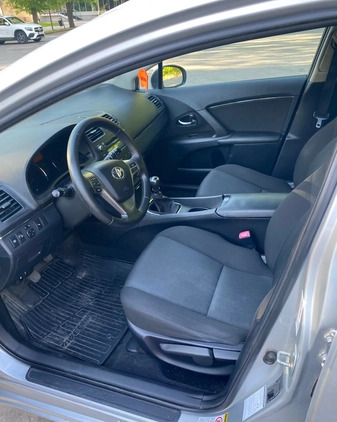 Toyota Avensis cena 27500 przebieg: 210000, rok produkcji 2011 z Koszalin małe 106